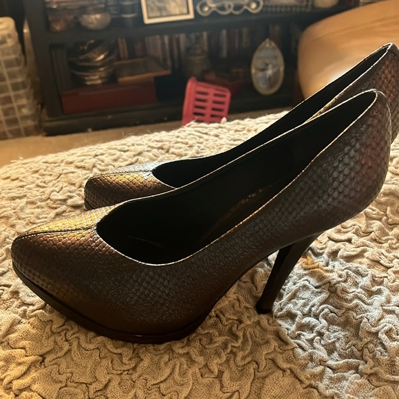 AllSaints Spitalfields Jack’s Place high heels pumps. - Picture 3 of 8